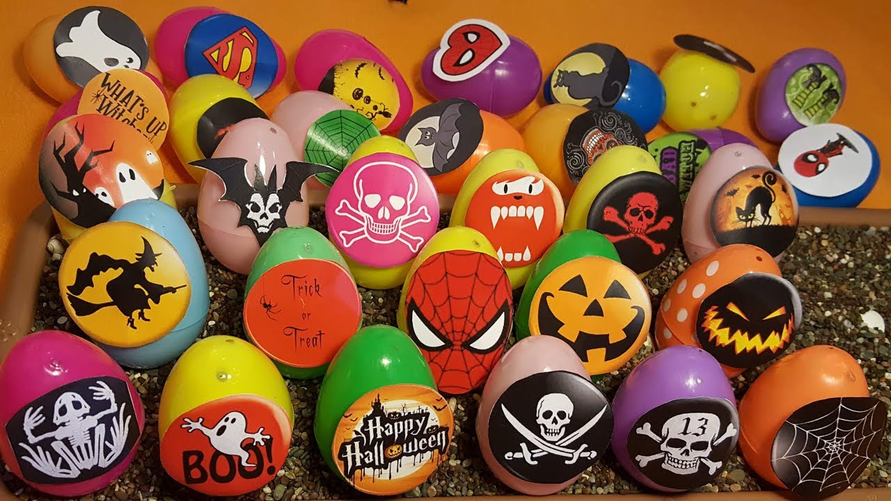 HOO ! HOO !  Halloween surprise eggs spooky  ! HOO ! HOO !