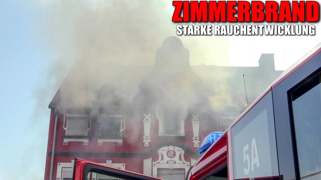 [AUSGEDEHNTER ZIMMERBRAND!] - Starke Rauchentwicklung aus einem leerstehenden Haus ~ Feuerwehr Essen