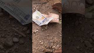 DO YOU KNOW THE VALUE OF A DOLLAR   ??        😂😂😂😁😁