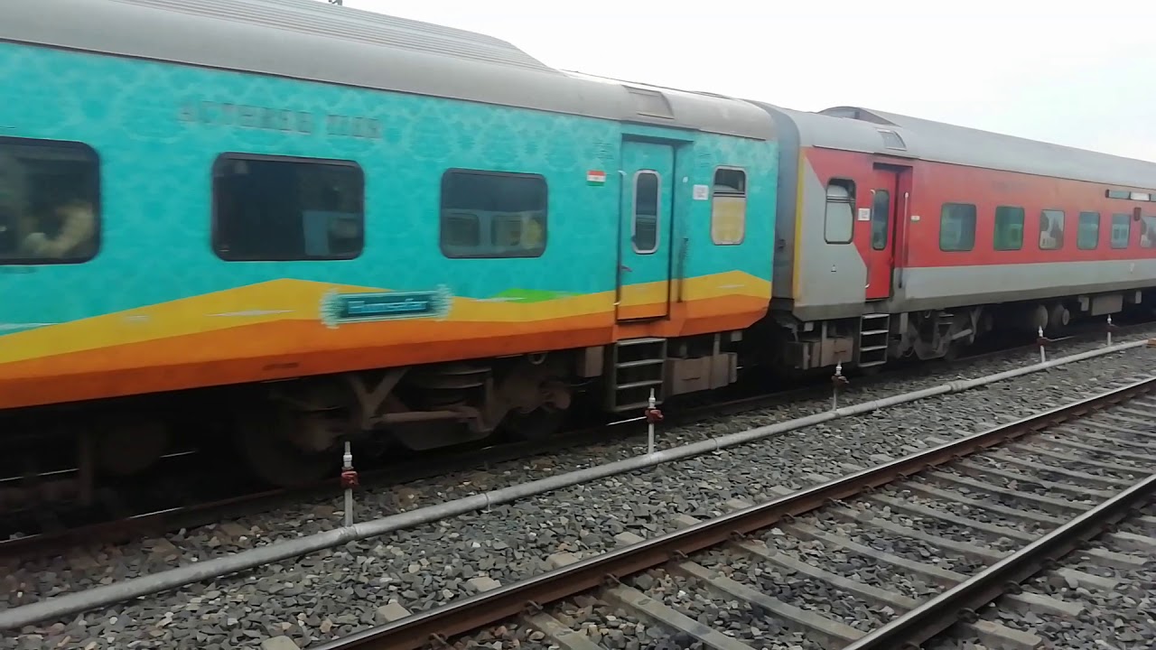 Beautiful 12503 BNC-AGTL Humsafar Express crossing at CPK station - YouTube