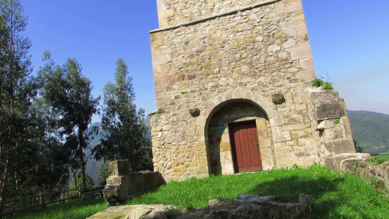 TORRE del RELOJ . Siglo ¿ 20 ? . LIMPIAS (  CANTABRIA ) ESPAÑA . 07 05 2018 . WDB . MVI 5309