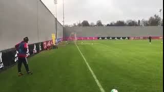 バイエルン ビダル ありえない角度からのスーパーラボーナ