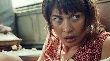 「テロ公ども、私のかわいい生徒たちに近づくな！」女教師の死闘がここに！／映画『15ミニッツ・ウォー』本編映像