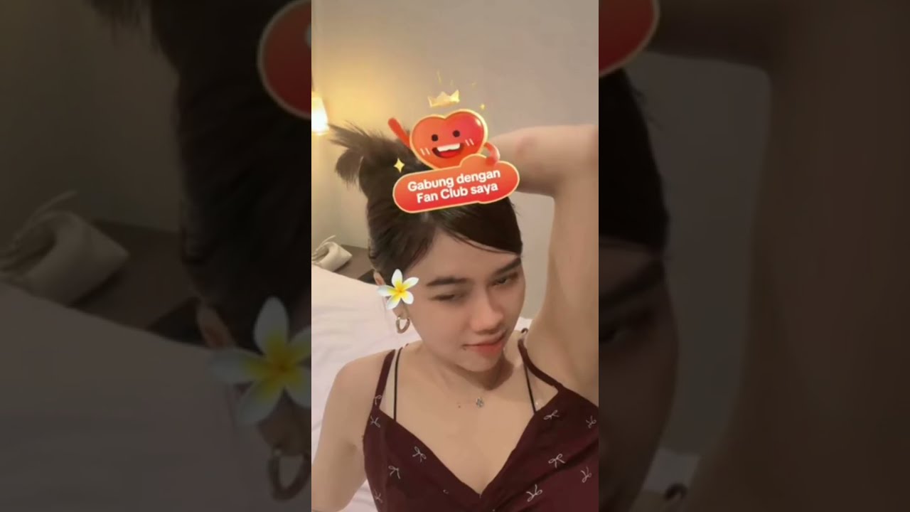 Niswahbm pose di kasur