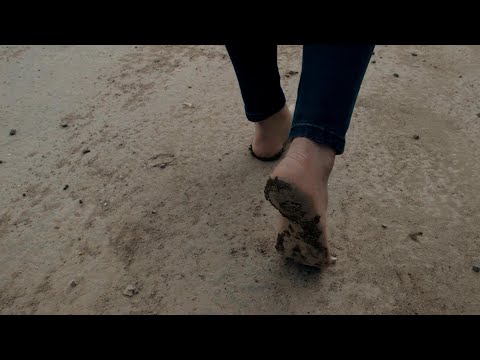 Yinhu walked barefoot all day, and her soles turned very black