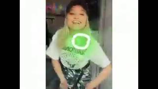 Karol Sevilla Neon Işıklı Tik Tok Dans