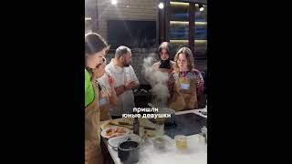 Шеф-повар кулинарной школы &quot;Джимми Оливер&quot; дегустирует оливковое масло Ladaki
