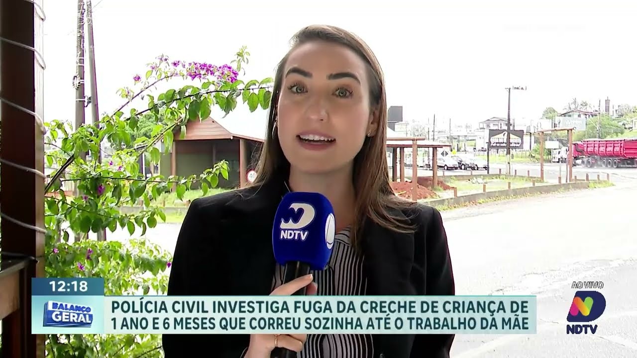 Criança esquecida em ônibus consegue sair e é salva por policiais