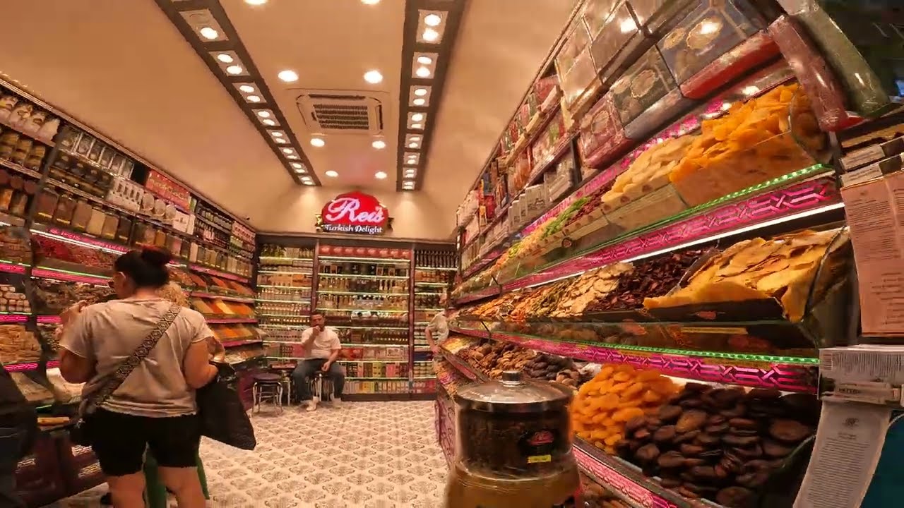 The Grand Bazaar istanbul, Largest and oldest covered market in the world with 4000 shops.
