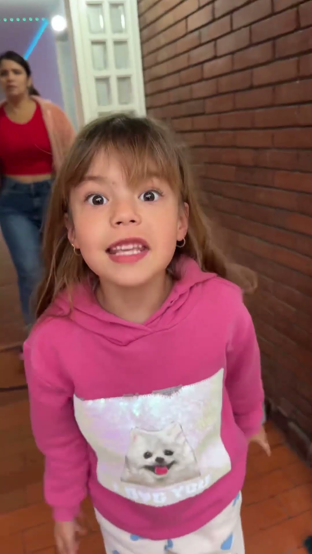 Neyfer le va a dañar la bicicleta a Kendall es muy pequeña para el #humor #cosasdefamilia #comedia