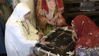 Lembaran Emas: Songket dan Keringkam Sarawak (Raja Permaisuri Agong) Lembaran Emas: Songket dan Keringkam Sarawak (Raja Permaisuri Agong)