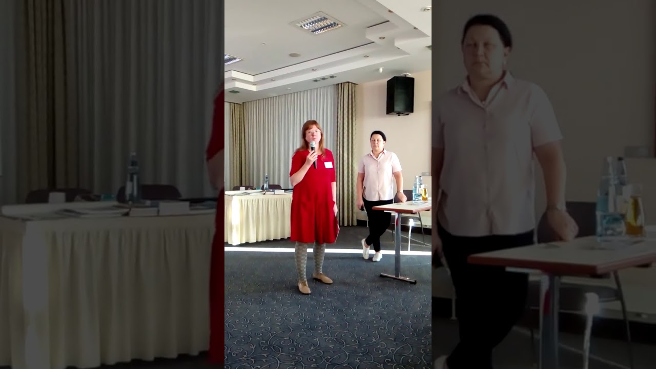 Елена Зейферт обобщает итоги секции по литературе. Халле, 15 октября ...