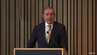 Icelandic President demos Embla voice assistant at Facebook @sveinbjornt