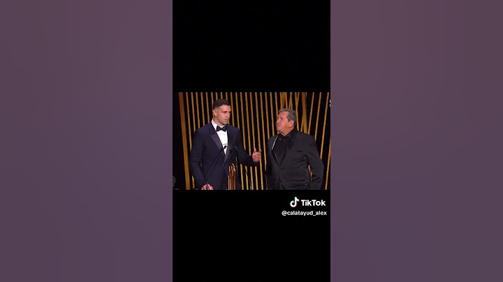El Dibu se lleva el trofeo Yashin en la gala del #balondor