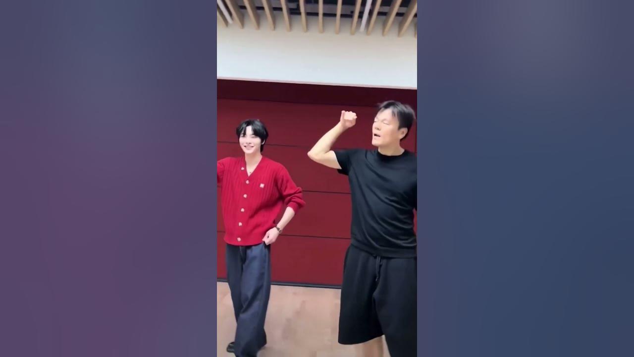Stray kids mocking jyp’s dance is another thing..😂 #straykids #skz #jyp #funny