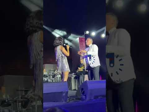 تامر حبيب يغني ويرقص مع روبي في حفل شاهد وفودافون