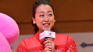 浅田真央、星モチーフの“透け感”ワンピ　全身赤でキュート！