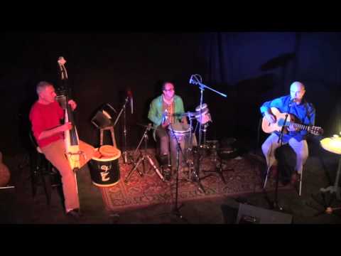 "Entre Jazz & Java Trio" Une petite fille