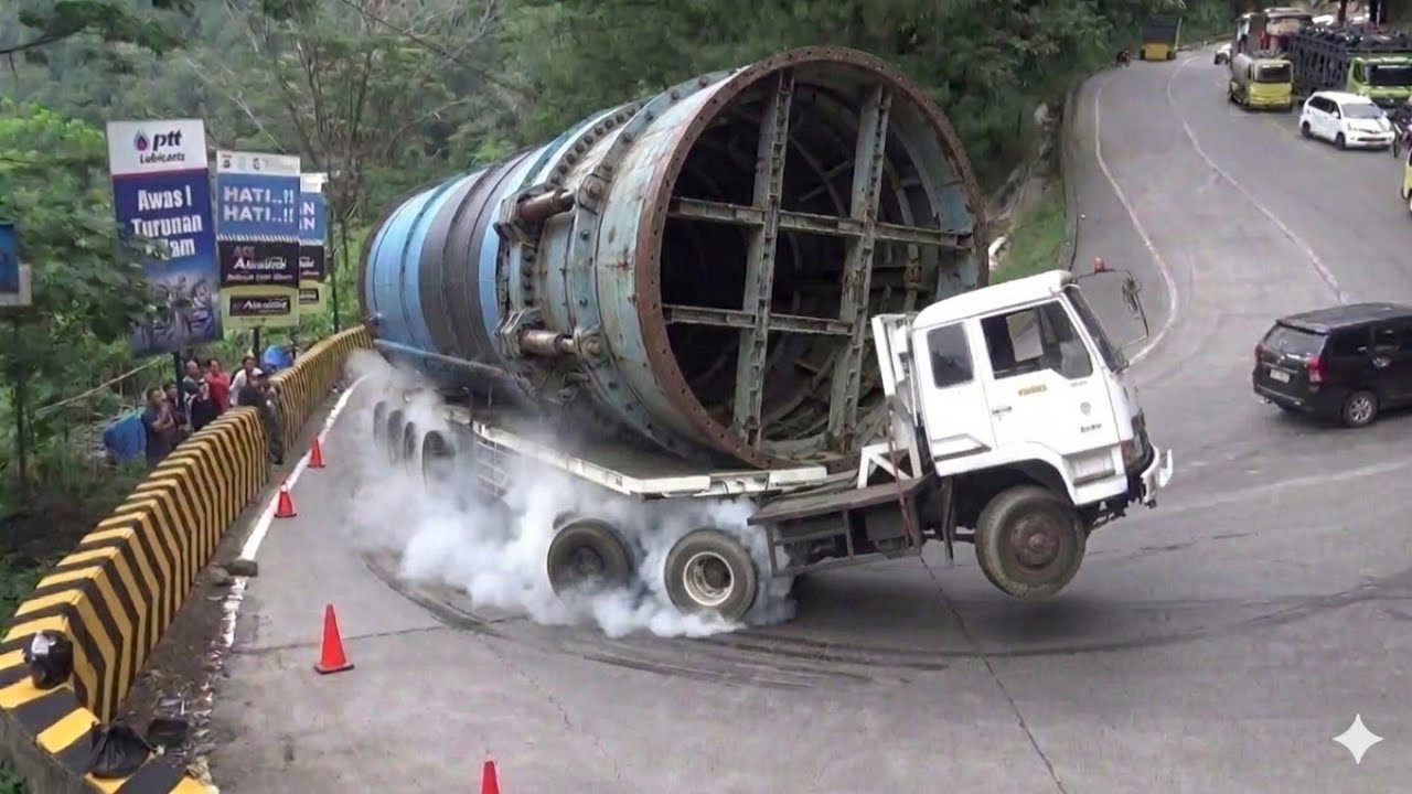 LUAR BIASA SULIT DAN TERSIKSA‼️Menit Menit M3ng3rikan Truk Super Panjang Nyangkut Di Sitinjau Lauik