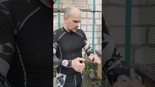 14 подтягиваний, 580 день подтягиваний.