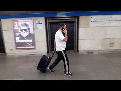 Двойные двери в метро Санкт-Петербурга!!! Станция Звездная
