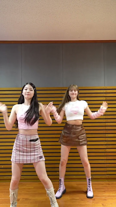 【NiziuTV】LOOK AT MEの好きな振り付けをぜひ教えてくださいAYAKA NINA NiziU ニジュー 니쥬 WithU LOOKATME【니쥬티비】