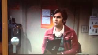 Download Lagu Bacio simulato tra Howard e Raj MP3