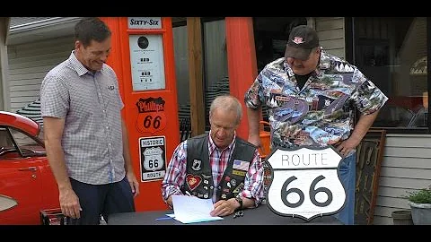 Illinois Governor Bruce Rauner Signs Route 66 Motorcycle Plate Legislation 8/20/16