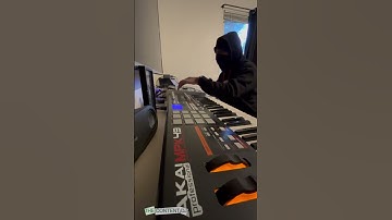 Making beats on mpc 2000xl in 2024 #logicprox #mpclive2 #musicproductiontips #thecontentdj 🎹🤯