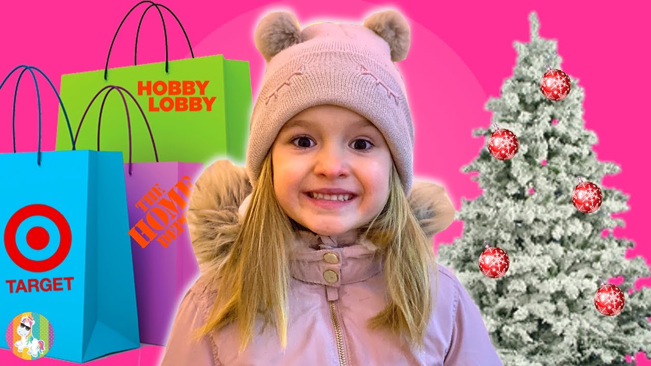 Детские рождественские покупки украшений, герлянд и подарков с Keira Show в Target, Home Depot.
