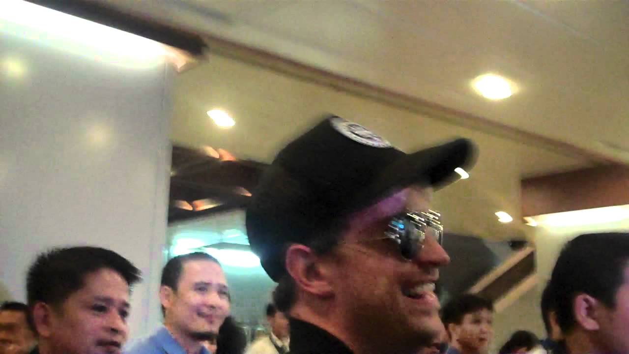 Westlife in Manila - arrival at airport