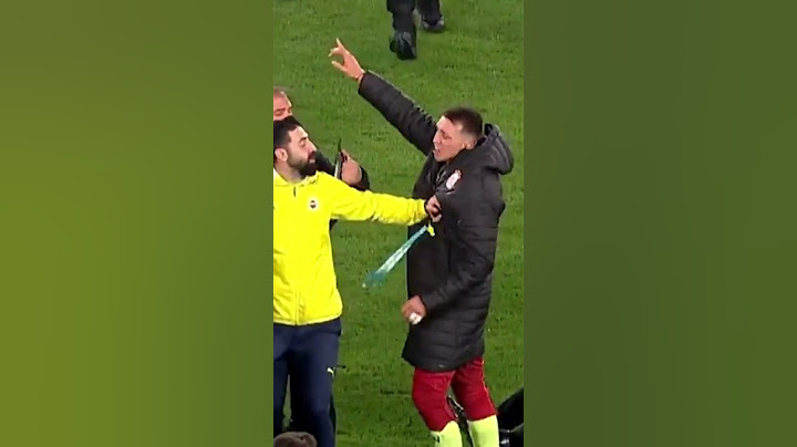 Football manager José Mourinho grabs rival manager’s nose