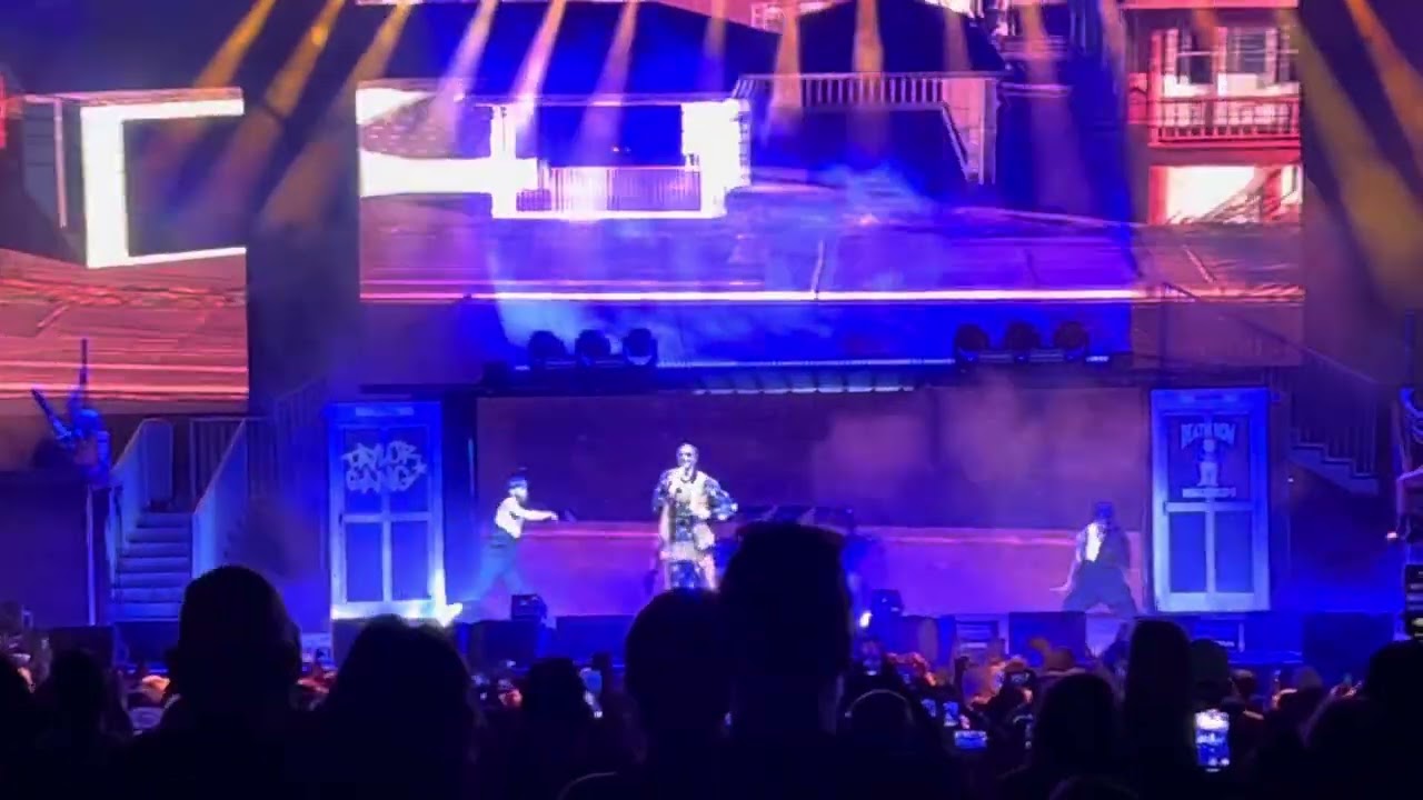 Spurs icon joins Snoop Dogg onstage at Tobin Center