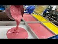 Processus de fabrication de chocolat artisanal color dans une chocolaterie japonaise