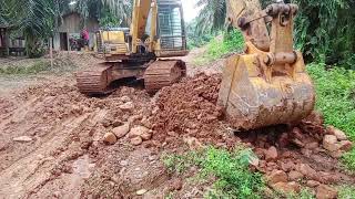 Excavator Komatsu Melakukan Perbaikan Jalan @Ucok90