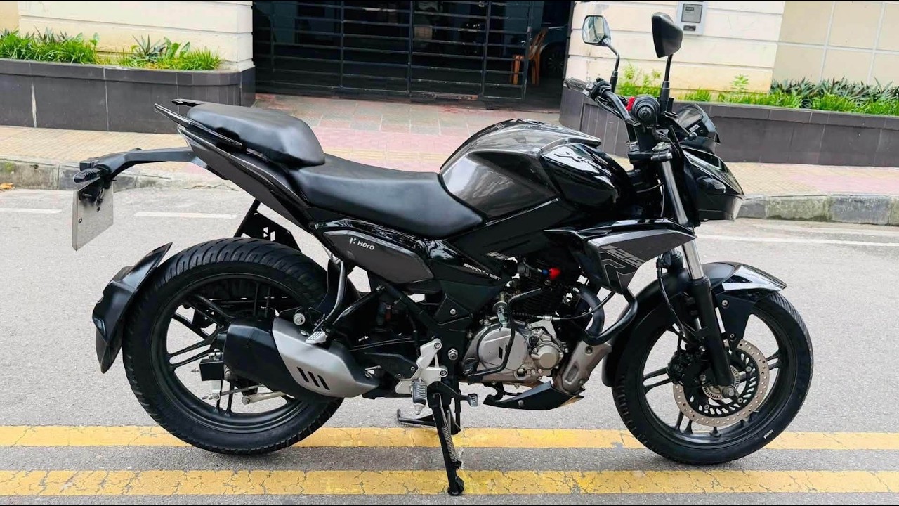 হিরো এক্সট্রিম ১২৫আর ২০২৬ কালো