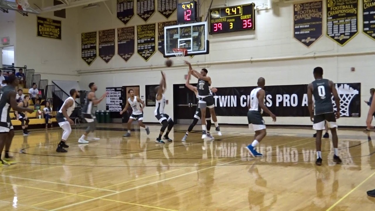 GENO CRANDALL WITH THE PASS OF THE NIGHT!!