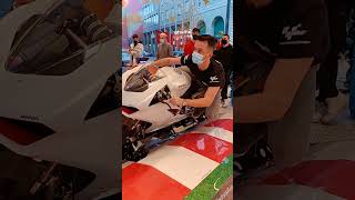 Playing to Ride4 on a Ducati Panigale. MotoGP simulator, Simulateur moto, Simulador moto. Motorcycle screenshot 2