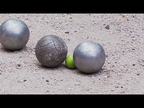 Прованская игра петанк по-прежнему популярна во Франции