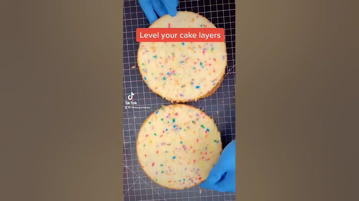 How to Level & Stack Cake Layers #Shorts | Cake Qu...