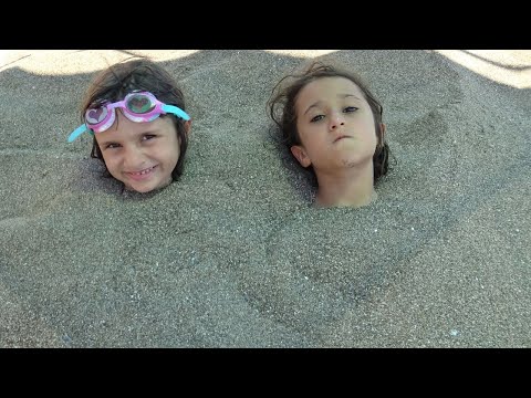 KUMDAN SON ÇIKAN KAZANIR! Lina İle Eğlenceli Çocuk Videosu Funny Kids Video