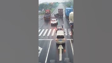 Road safety video | Example of blind spot in truck car road accident..