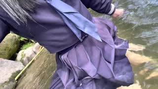 【濡れフェチ】夏でも冬セーラー服で川遊び!全身びしょ濡れが気持ちいい!