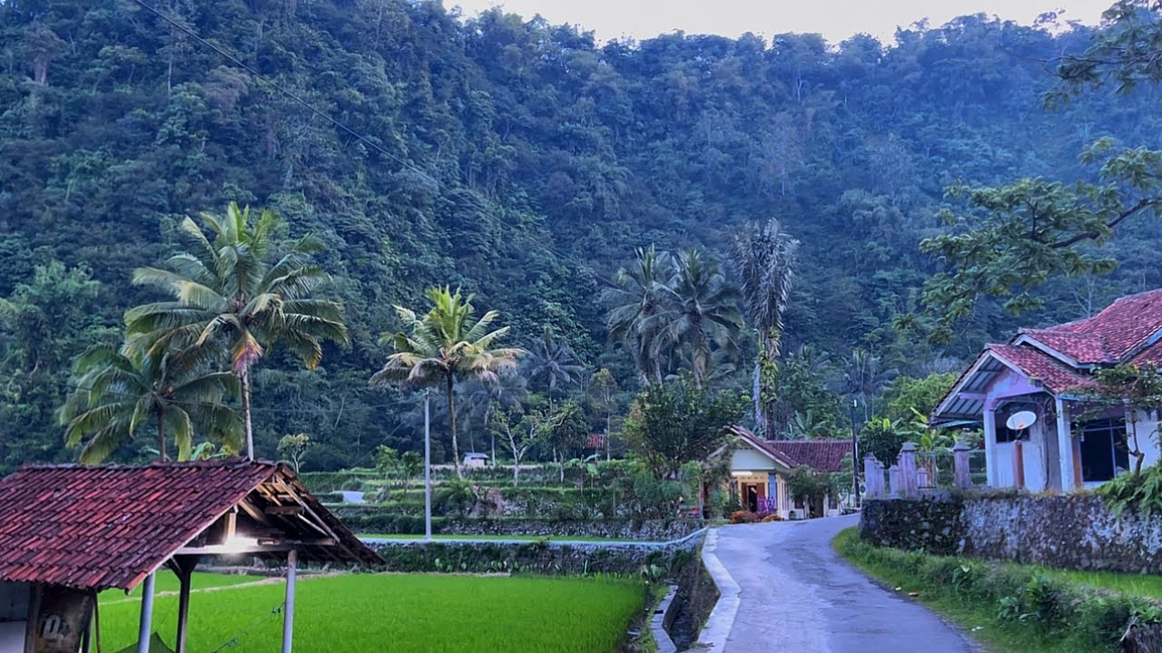 Baru Tau! Ada Desa Tersembunyi Seindah Ini di Bawah Gunung Galunggung!