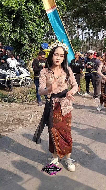 joget asik kebaya coklat#karnaval #viralvideo #karnavalsoundsystem #dancerkarnaval #fypシ