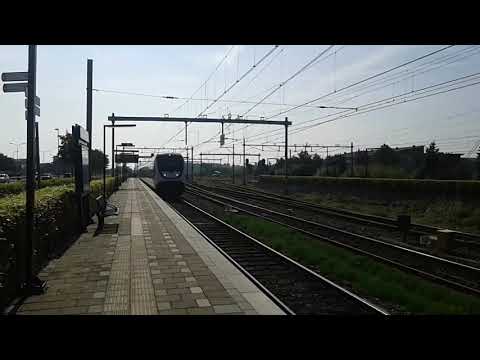 SLT komt aan op station Uitgeest