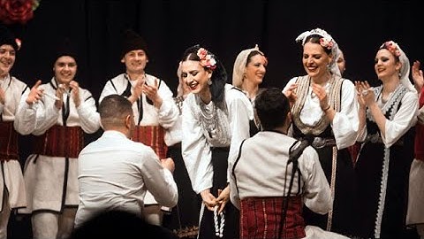 PROSIDBA ZA PAMĆENJE : Momci zaprosili devojke na bini nakon nastupa