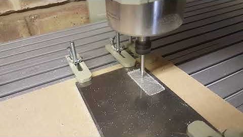 6040 CNC: first cuts in aluminium, first broken end mill