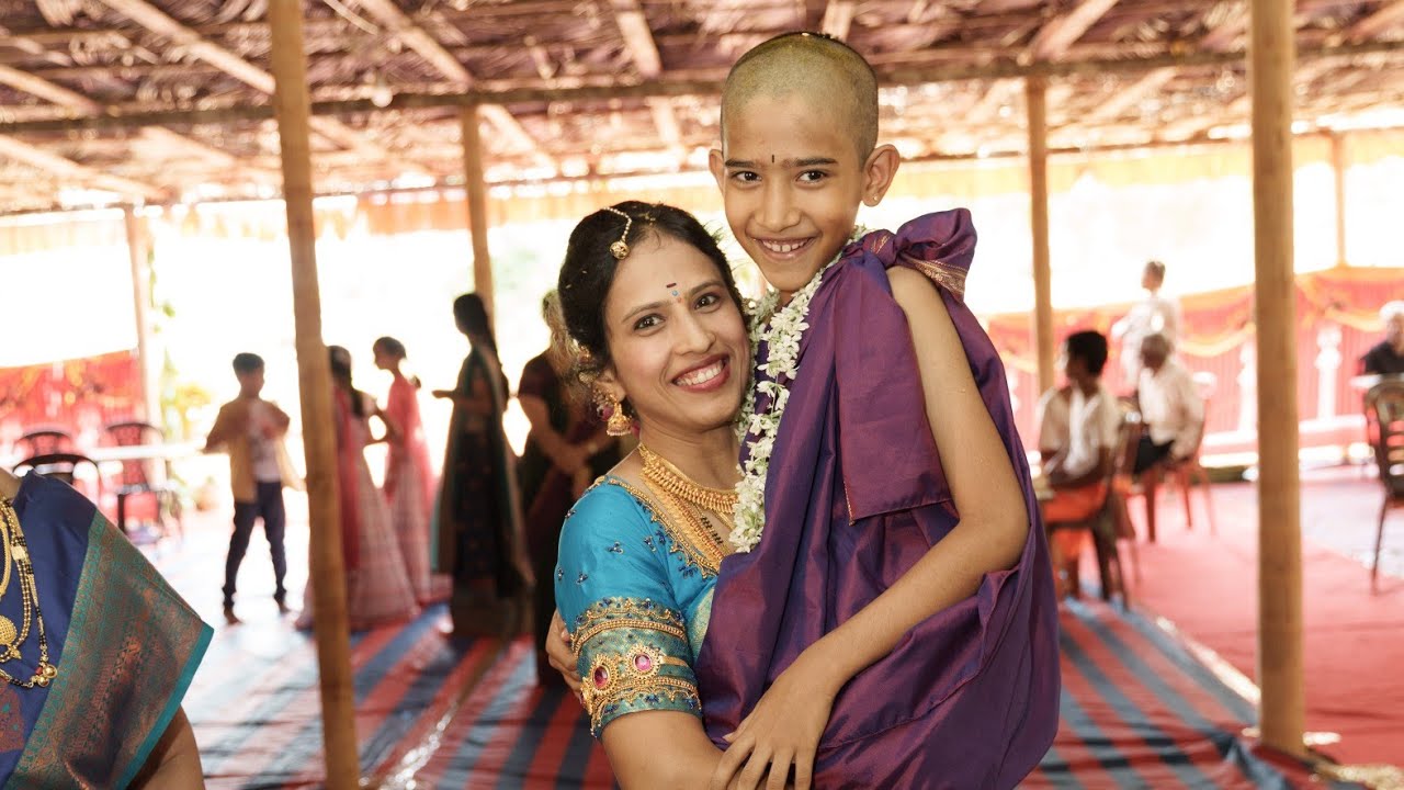 ಉಪನಯನದಲ್ಲಿ ವಟುವನ್ನು ಸಭೆಗೆ ಕರೆದ ಹಾಡು.  (ಕರೆತಾರೆ ಸಖಿ ರಂಗನಾ)