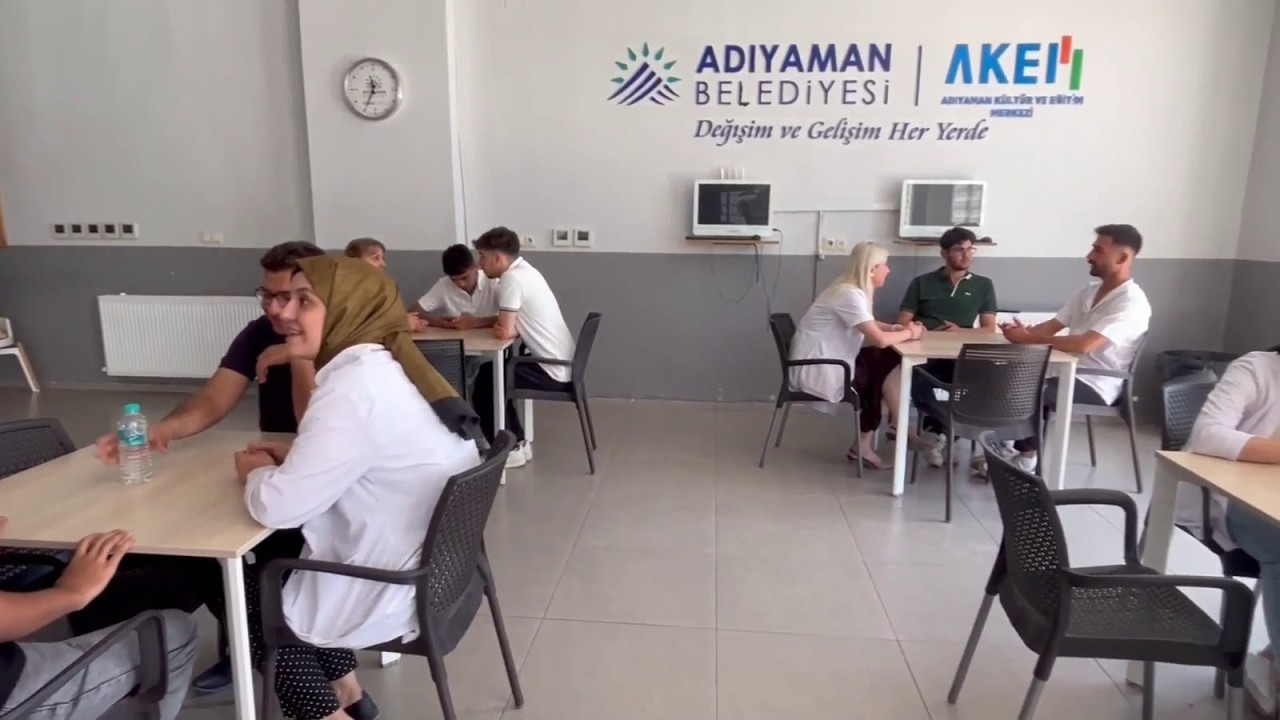 Tutdere: Ücretsiz AKEM kurslarıyla '109 evladımızın üniversiteye yerleşmesi büyük bir gurur'